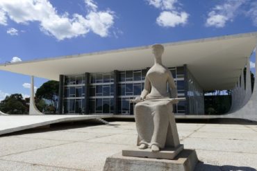 Por Juliana Leme Faleiros - O mês de março, exaustivamente celebrado como sendo das mulheres, iniciou, no Brasil de 2021, com a pandemia do coronavírus completamente fora do controle e com brasileiras e brasileiros ainda mais enlutados. Também iniciou com uma instigante decisão liminar concedida pelo Min. Dias Toffoli na ação de descumprimento de preceito fundamental (ADPF) 779 ajuizada pelo Partido Democrático Trabalhista (PDT).