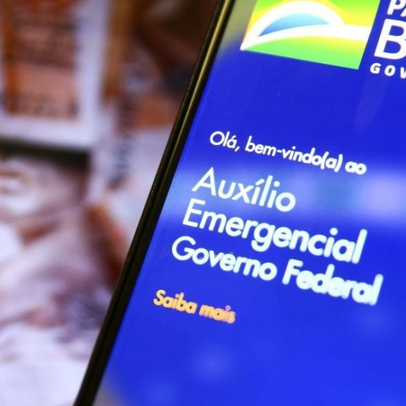PEGUE TODA A CRUELDADE, a demofobia e o sadismo exibido pelas classes dominantes brasileiras ao longo de cinco séculos marcados pela escravidão, pelo esmagamento de revoltas populares, pela indiferença à dor dos de baixo, à fome e à miséria. Em seguida, concentre tudo em um ano de pandemia. É o que vivemos, quinhentos anos em um, num genocídio de porão de navio negreiro, de doenças, pestes e desesperos.