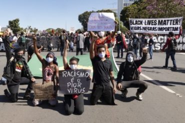 Manifestação em apoio à comissão de juristas para combate ao racismo.