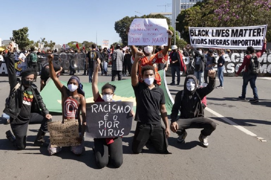 Manifestação em apoio à comissão de juristas para combate ao racismo.