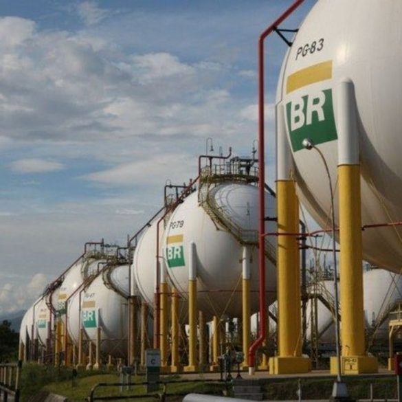 O baixo preço e a ilegalidade da venda da RLAM
