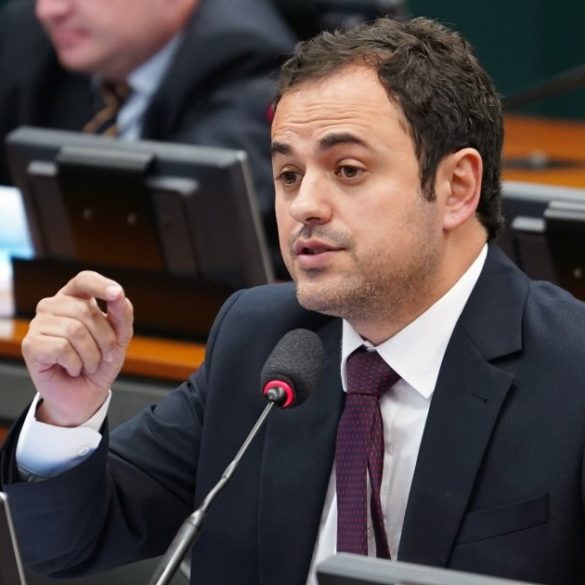 Agora, agora e mais agora: este deveria ser o bordão da esquerda. Glauber Braga