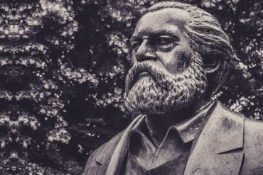 Karl Marx e sua atualidade 203 anos depois