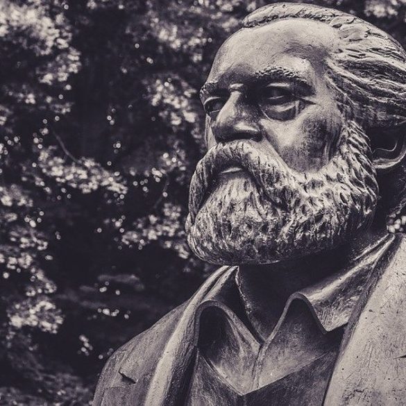 Karl Marx e sua atualidade 203 anos depois
