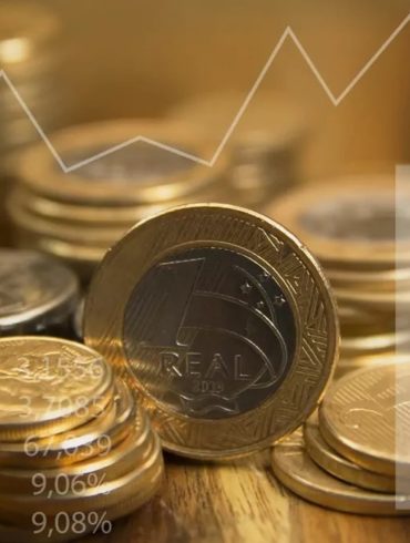 O eixo central do desenvolvimento é o investimento não o déficit ou a dívida Gustavo Castañon moeda dinheiro