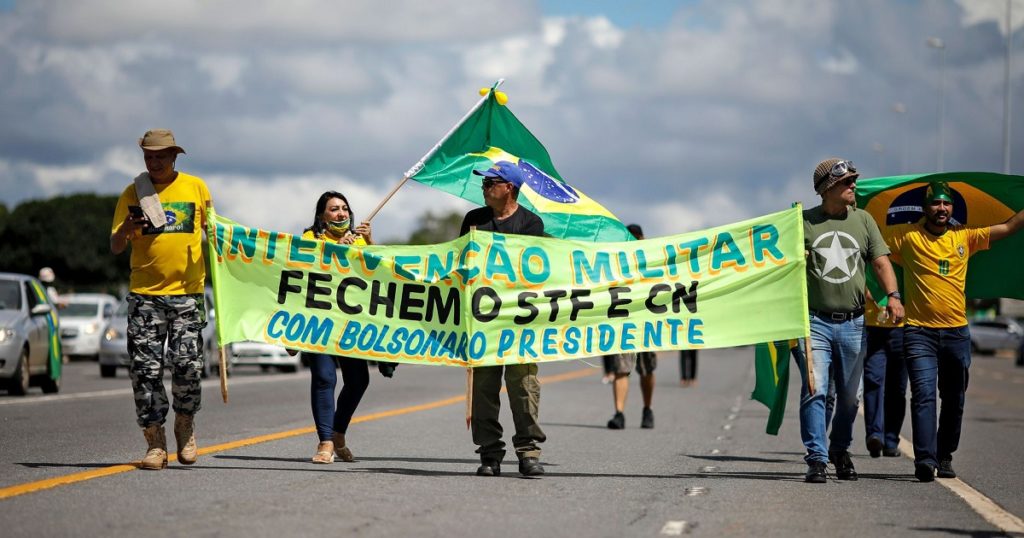 O fantasma de 1964 e o 'golpe militar' de Bolsonaro