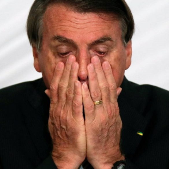 Machão pede penico. Bolsonaro tem que cair