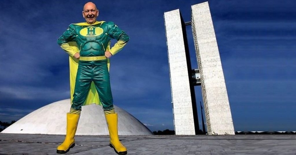Milton Temer O bobo da corte e a alienação consentida