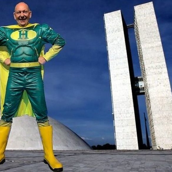 Milton Temer O bobo da corte e a alienação consentida