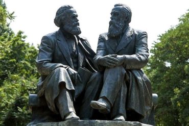 A transição socialista e a hermenêutica de Marx e Engels