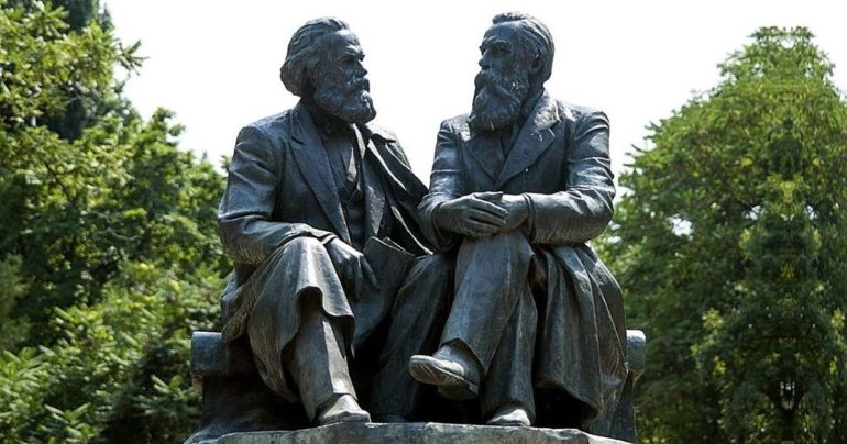 A transição socialista e a hermenêutica de Marx e Engels