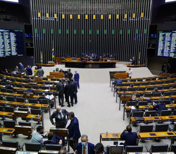 PEC dos Precatórios é chantagem do Executivo contra o Parlamento