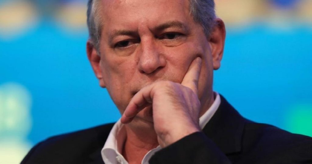 Bolsonaro apresenta suas armas contra Ciro Gomes