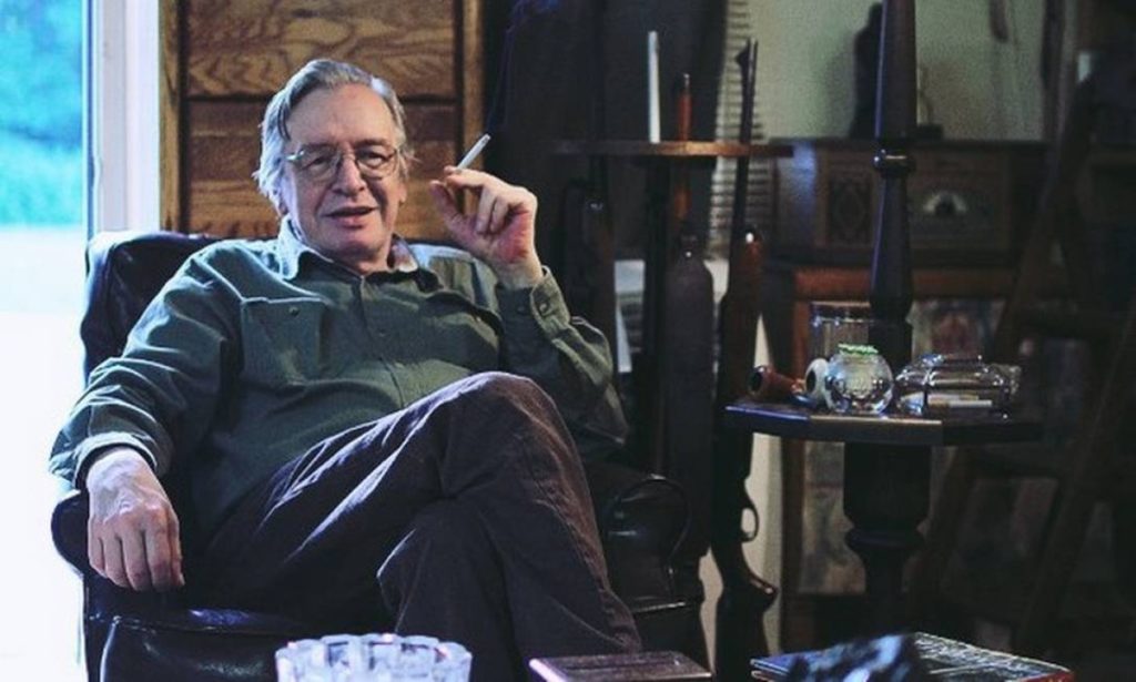 Olavo de Caravlho e a 'inteligência militar' 79999763_O-ideologo-Olavo-de-Carvalho-no-filme-O-Jardim-das-AflicoesReproducao-1