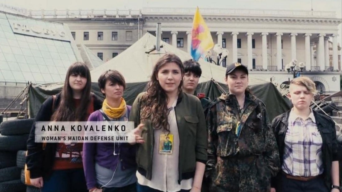 Anna Kovalenko e parte da sua Unidade Feminina de Defesa de Maidan