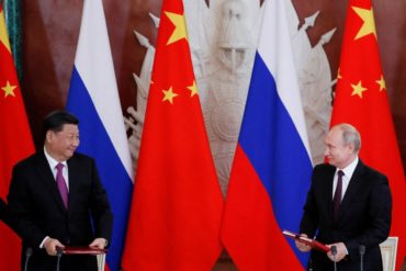 multipolaridade FILE PHOTO: Russian President Vladimir Putin meets his Chinese counterpart Xi Jinping in Moscow