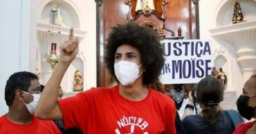 Vereador de Curitiba, Renato Freitas (PT), fez manifestação em igreja da capital paranaense Foto: Reprodução/Instagram