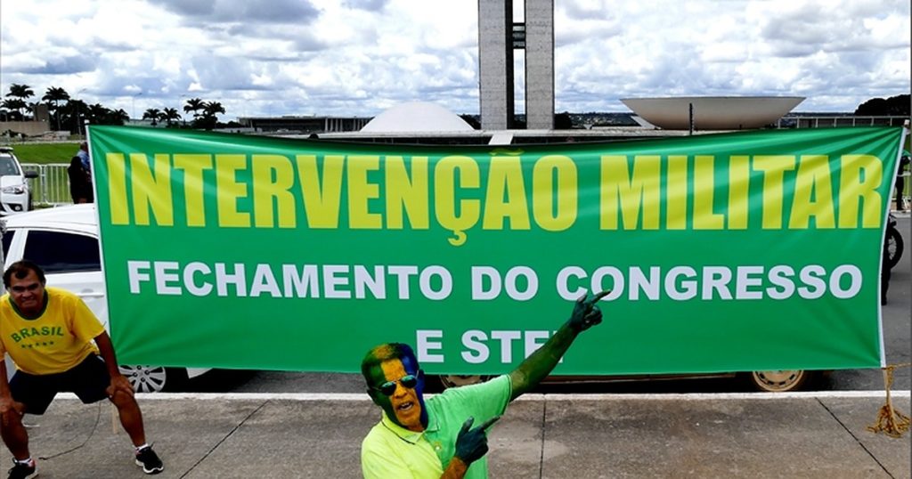 Intervencionistas e bolsonaristas