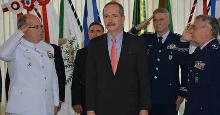 Por que a situacao na Defesa pede Aldo Rebelo