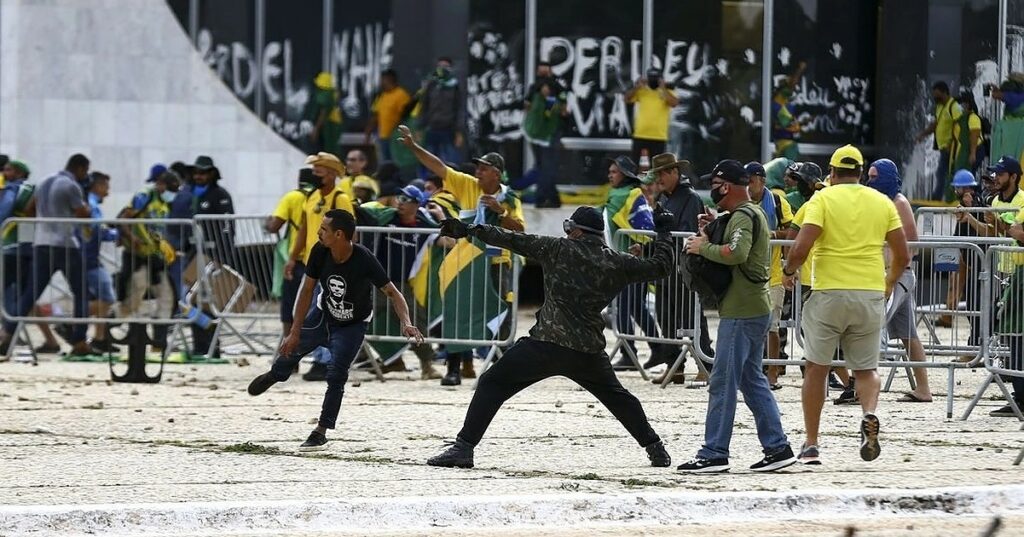 O bolsonarismo esta em declinio mas e um movimento mobilizador