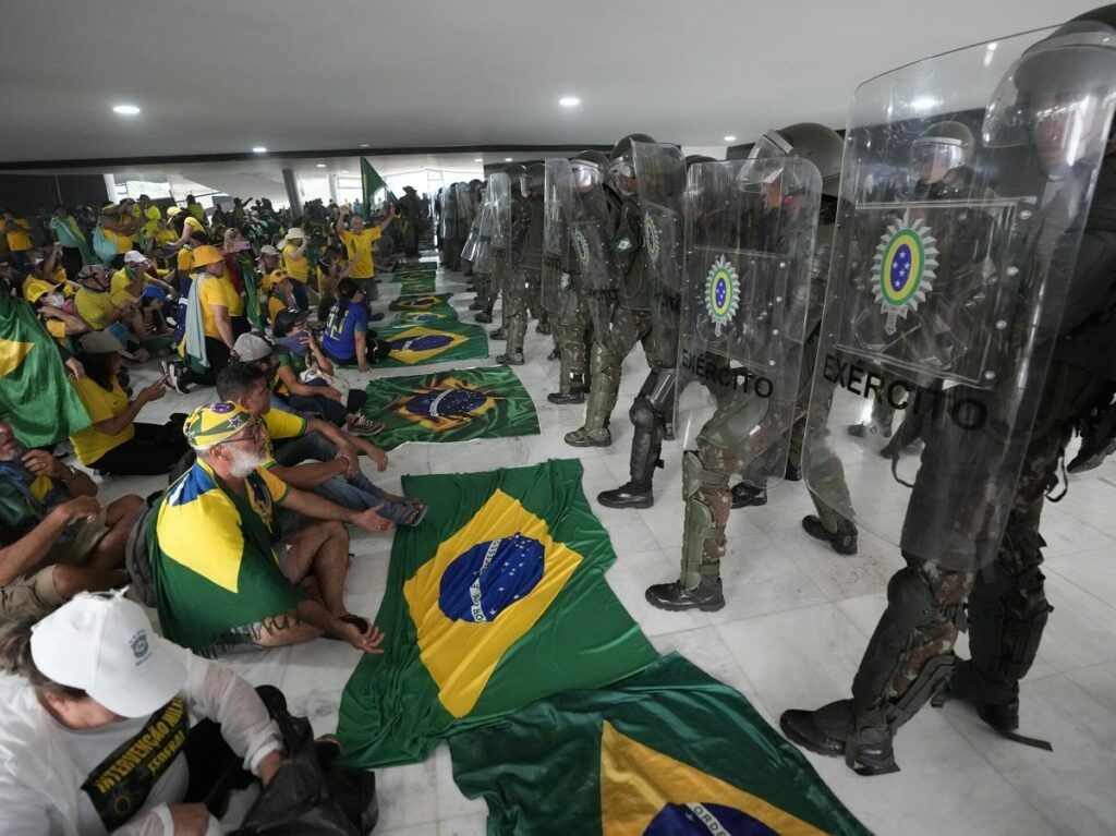 O partido militar tentou um golpe sim-min