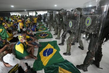 O partido militar tentou um golpe sim-min
