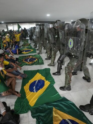 O partido militar tentou um golpe sim-min