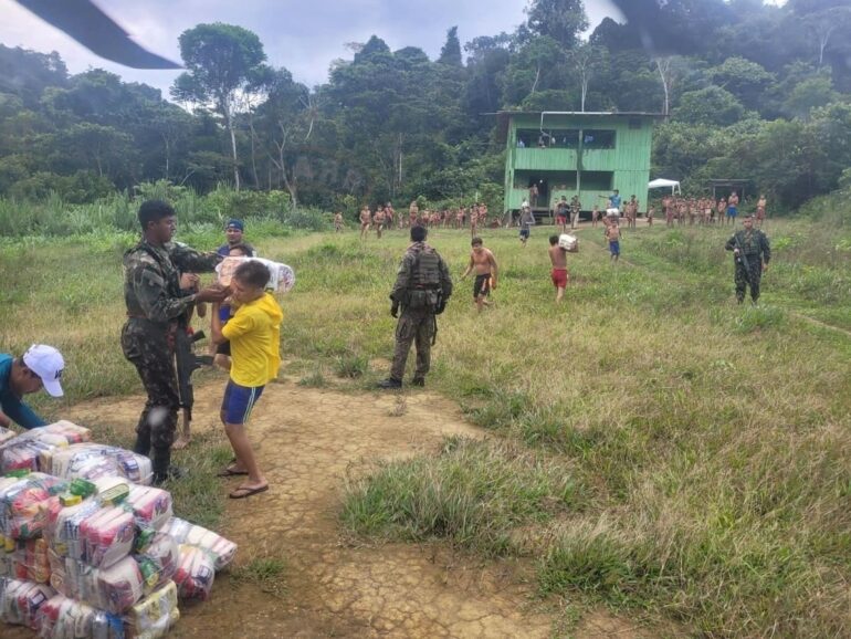 operacao-no-sabado-21-levou-13-toneladas-de-cestas-basicas-ao-povo-ianomami-1674402241039_v2_4x3 toda atenção à crise dos ianomâmis cesar benjamin-min (2)
