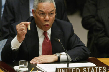 20 anos da mentira de Colin Powell para invadir o Iraque george w bush dick cheney