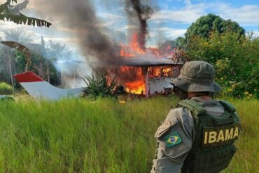 Capa_Operacao-do-Ibama-na-terra-Yanomami-demonstra-que-garimpeiros-persistem-na-invasao-min