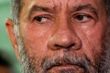 O que significam as pressoes sobre o ministro Carlos Lupi
