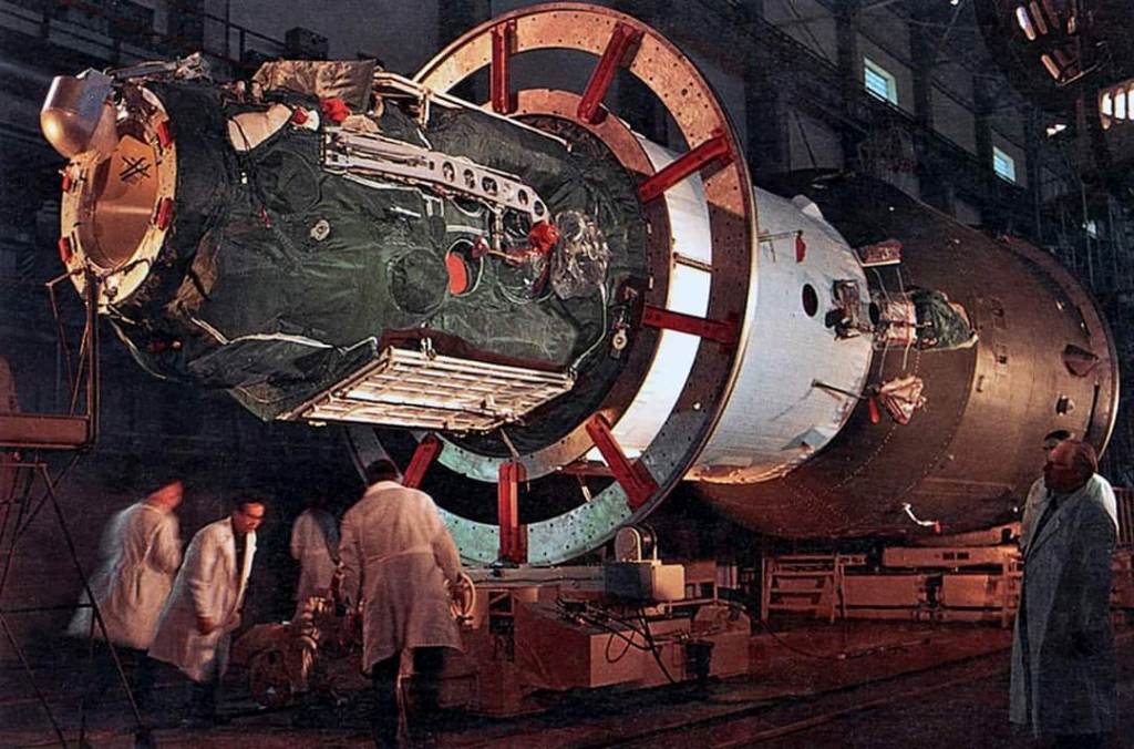 52 anos da primeira estacao espacial da historia