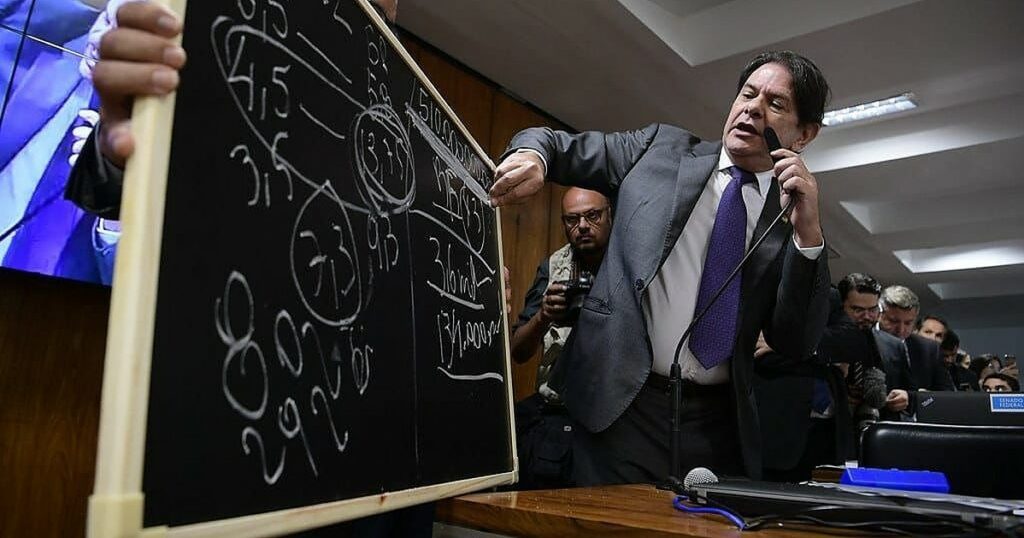 Cid Gomes questiona alta taxa de juros e defende saida do presidente do BC