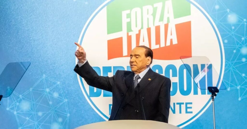 Berlusconi a Italia de porre