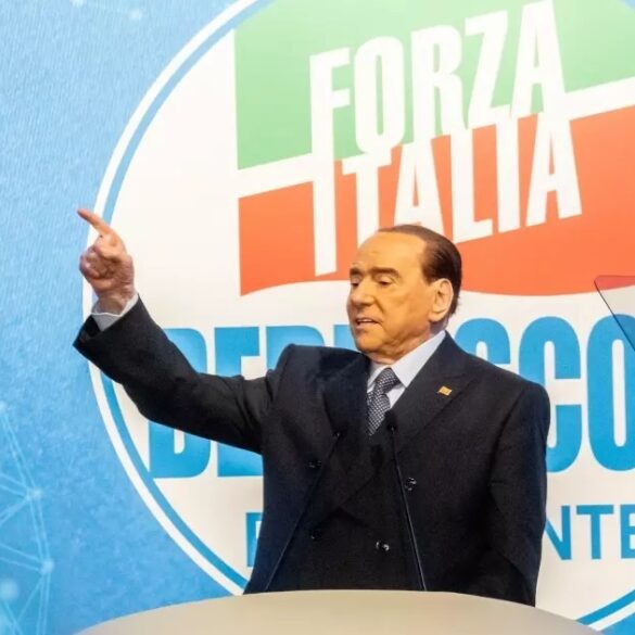 Berlusconi a Italia de porre