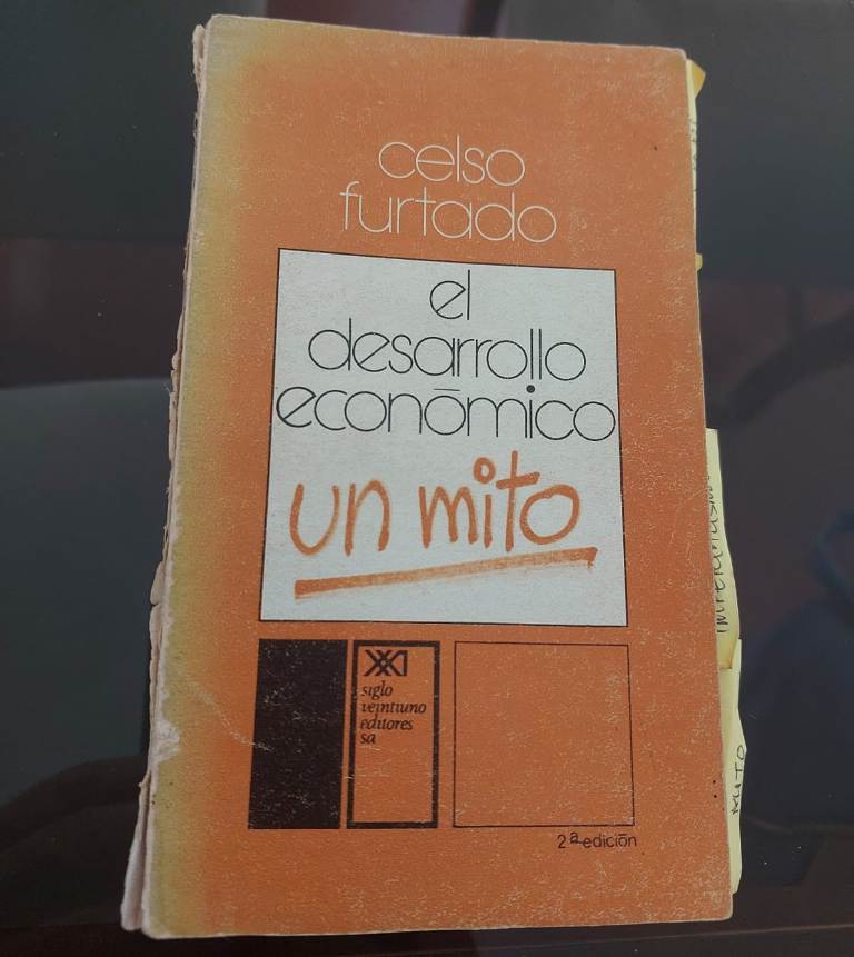 Celso Furtado no beco
