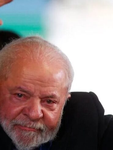 De joelho pro rentismo