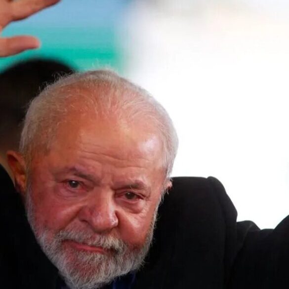 De joelho pro rentismo