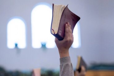 Declinio evangelico no Brasil A surpresa do Censo 2022